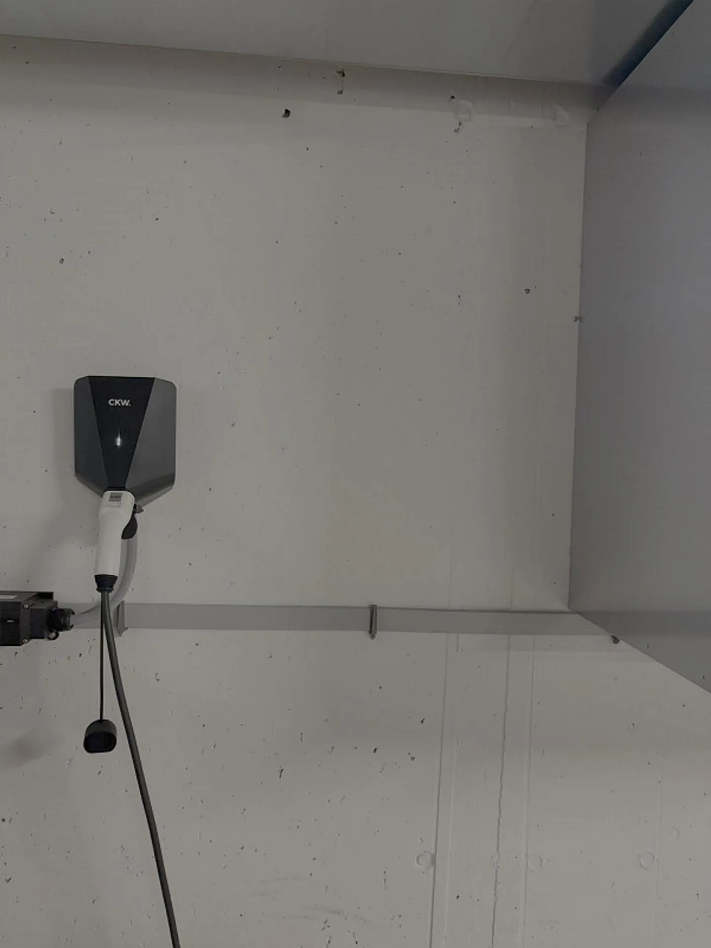 Gedeckter Einstellplatz mit Elektroladestation - Foto 1 von 1