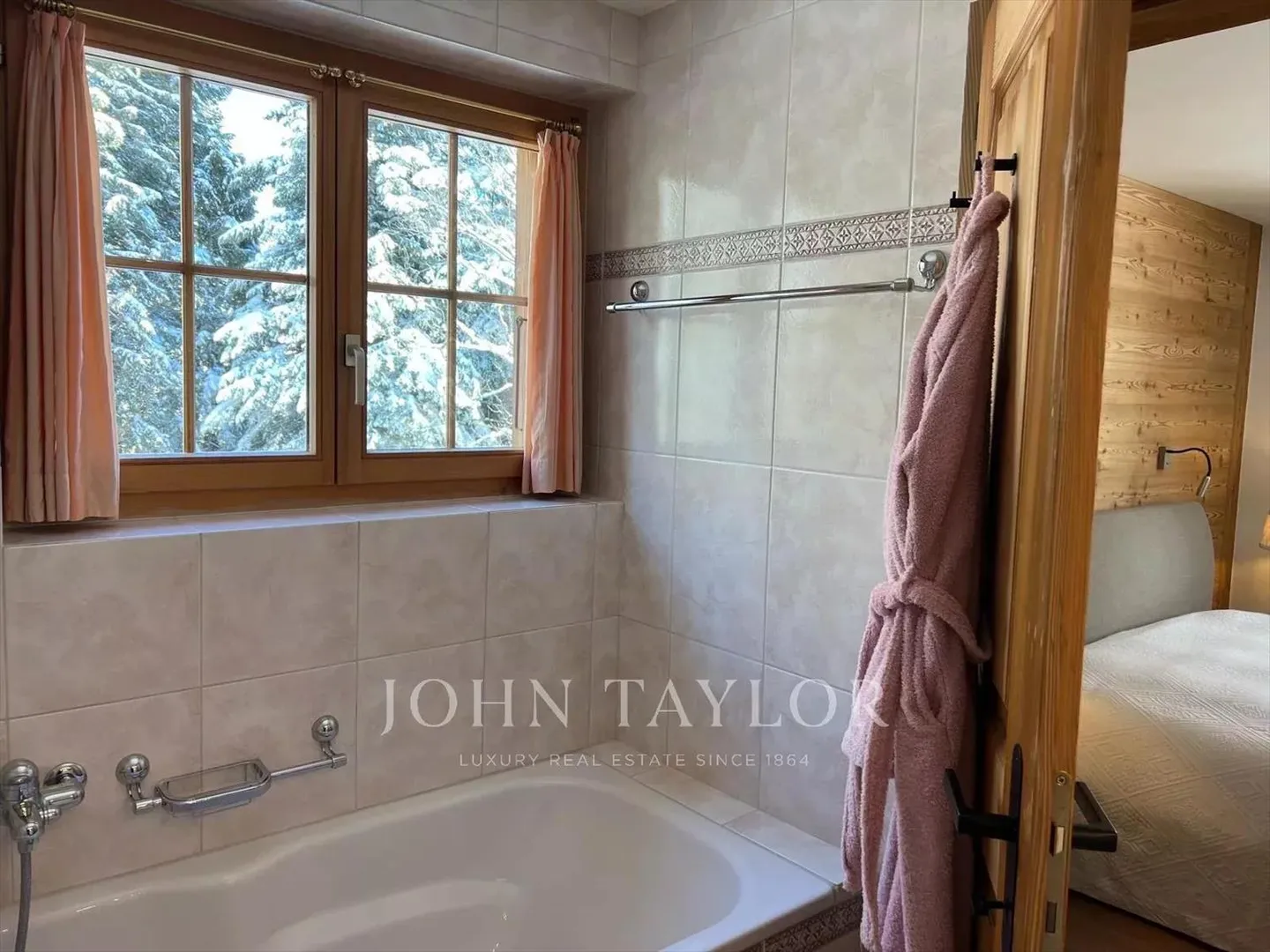 Apartment - Photo 8 of 13