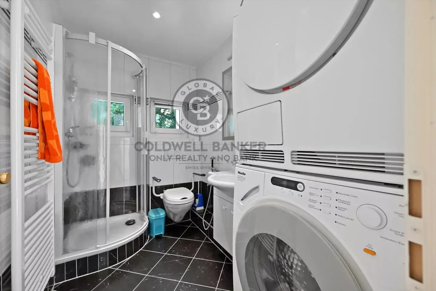 MONTREUX - APPARTEMENT SPACIEUX DE 3.5 PIÈCES AU CENTRE-VILLE - Photo 10 sur 10