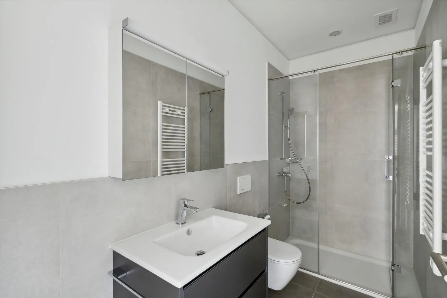 Appartement moderne de 4,5 pièces dans le centre-ville - Photo 4 sur 8