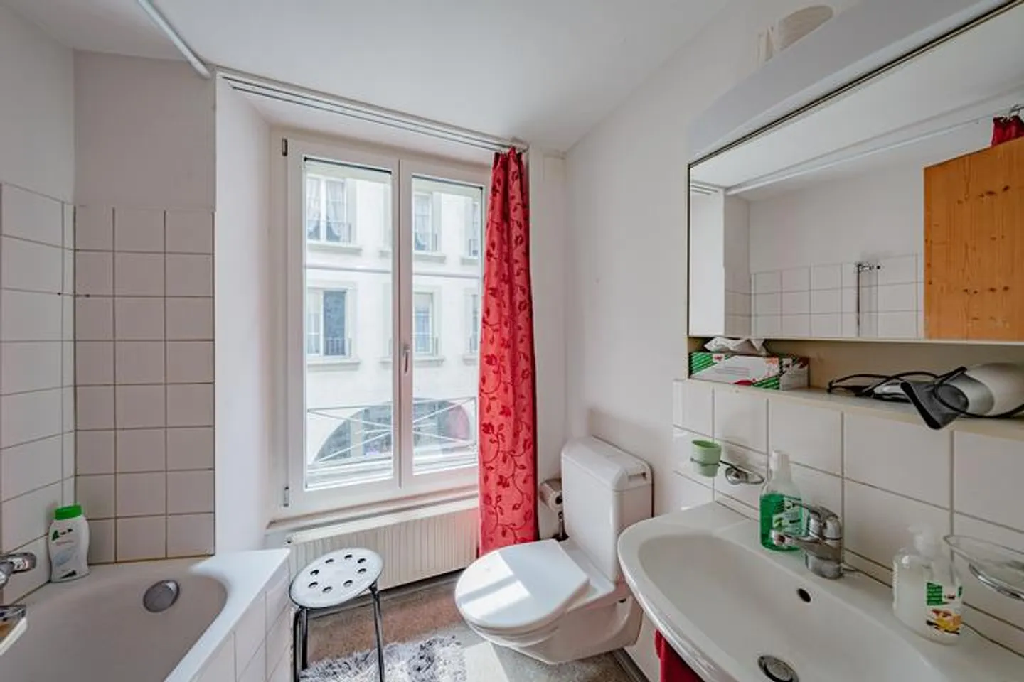 JOAILLERIE DE LA VILLE ANCIENNE AVEC UN GRAND POTENTIEL - Photo 5 sur 8