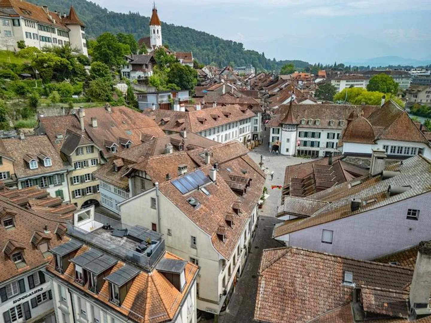 JOAILLERIE DE LA VILLE ANCIENNE AVEC UN GRAND POTENTIEL - Photo 1 sur 8