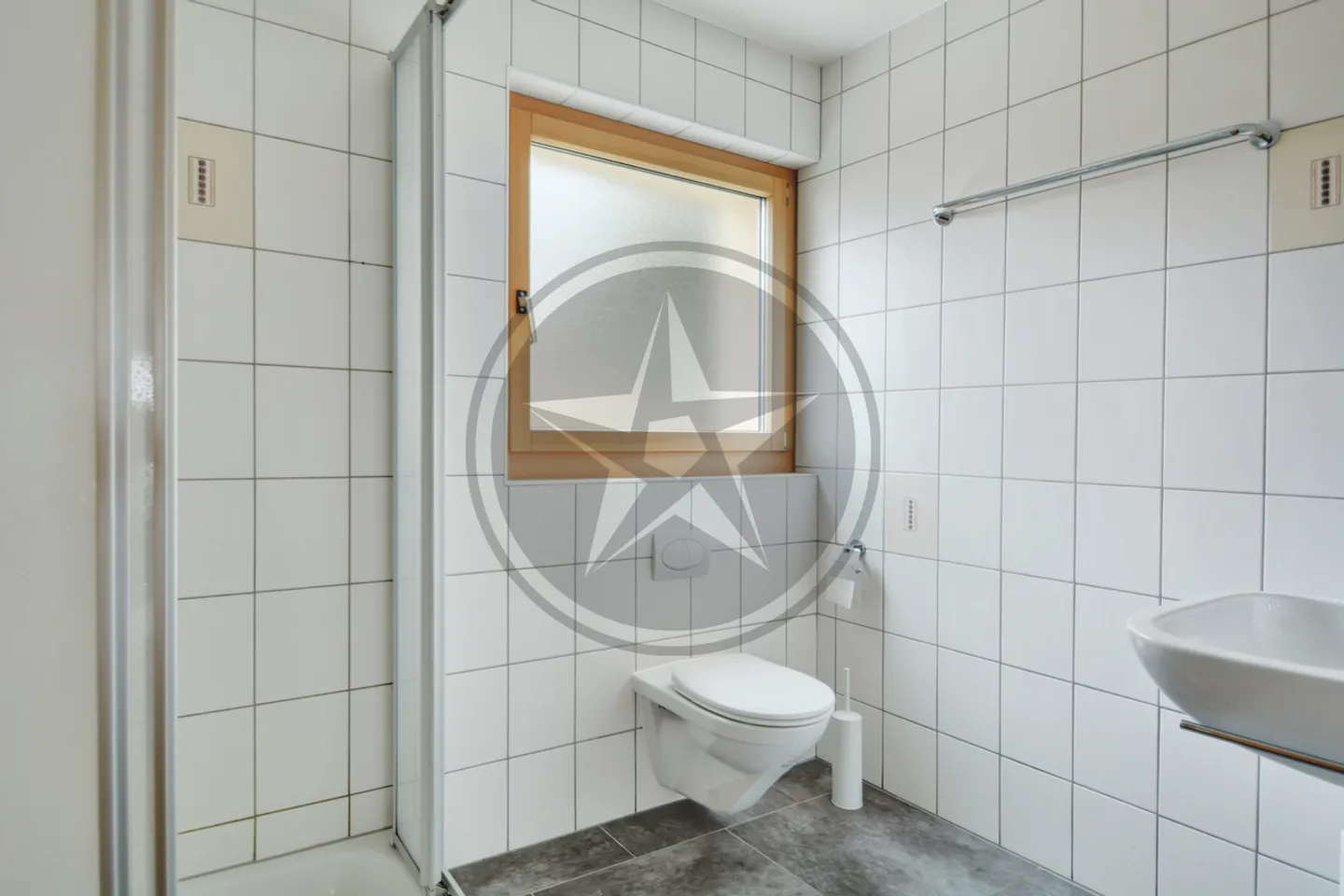 Spacious Single Property with 2 Apartments - Photo 11 of 15