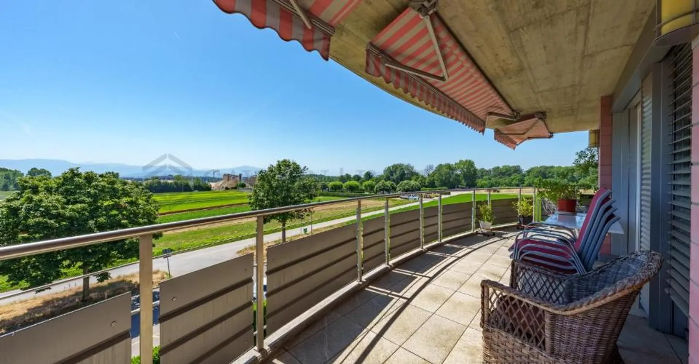 Magnificent 5.5-room apartment with panoramic view of the Alps - Photo 1 of 12