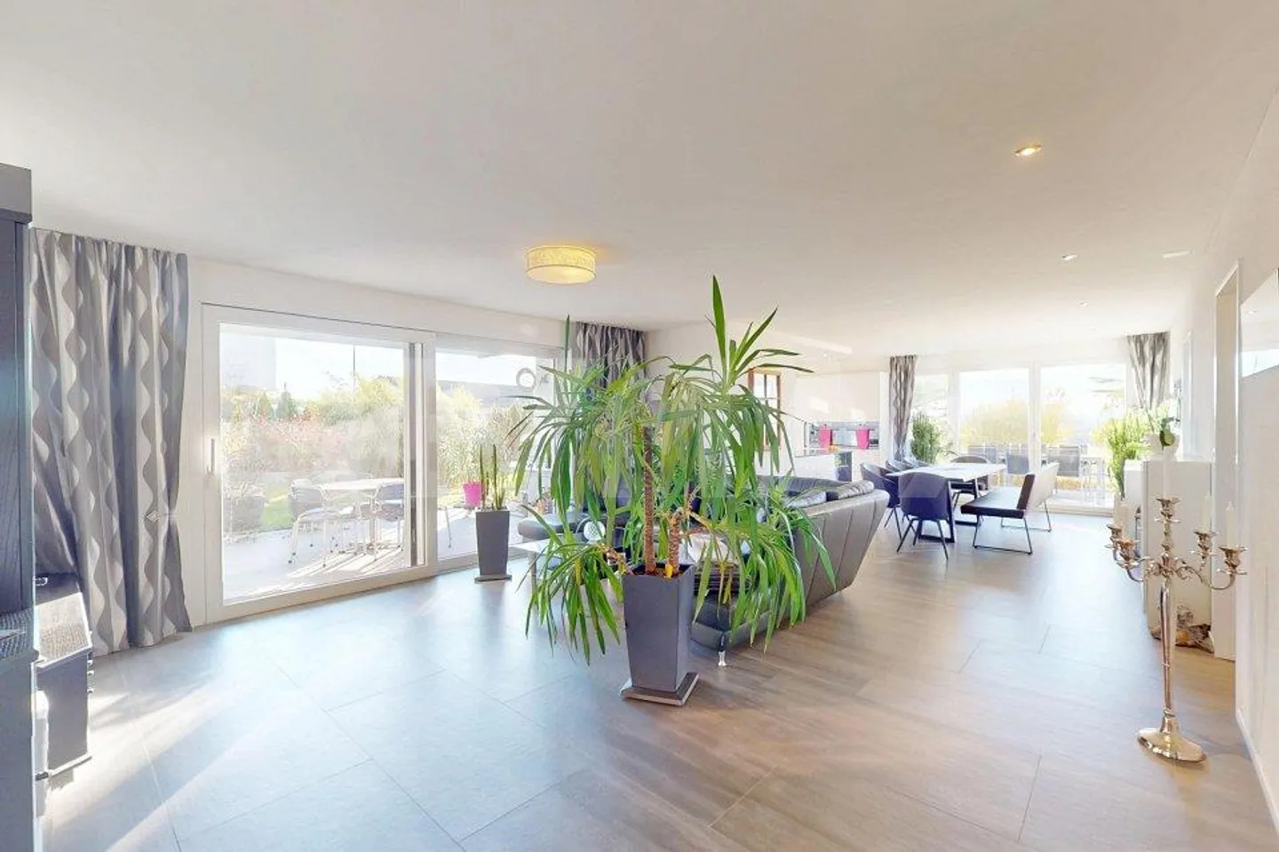 Appartement de jardin 4.5 pièces inhabituel avec vue panoramique et intimité - Photo 3 sur 13