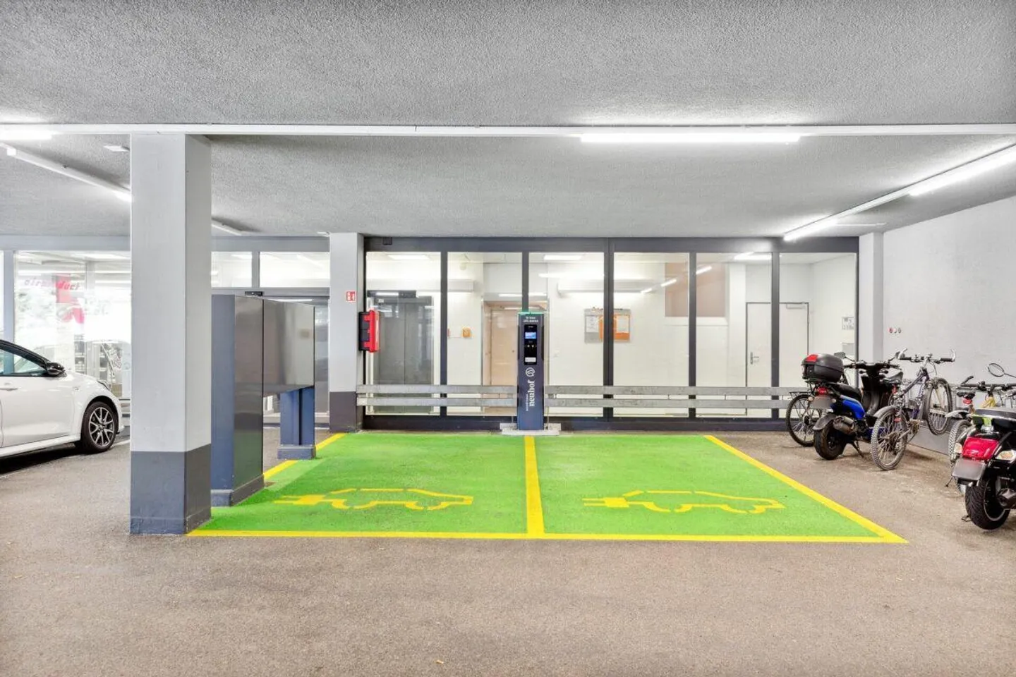 Spazio commerciale in posizione privilegiata – La tua occasione per visibilità e successo - Foto 7 di 7
