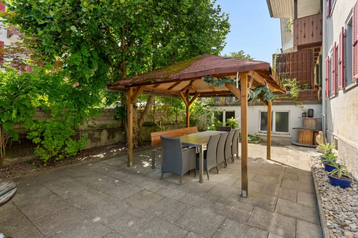 Casa unifamiliare con due appartamenti, ristrutturata nel 2020, con giardino idilliaco - vicino al centro del villaggio e alla scuola! - Foto 14 di 16