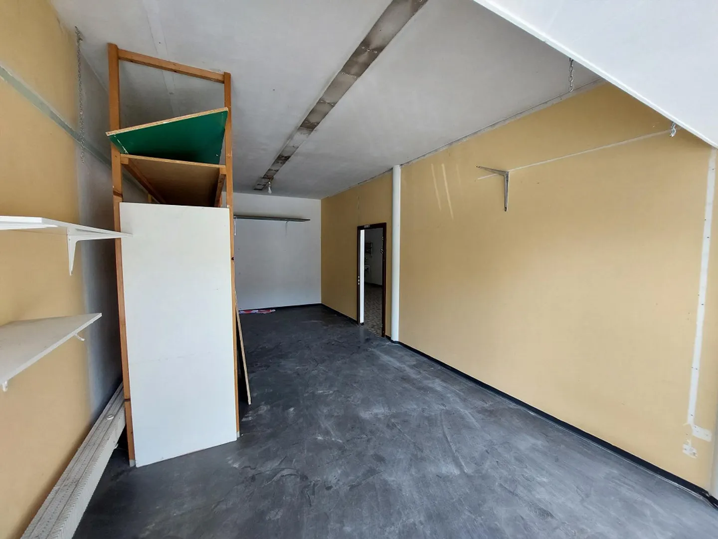 Espace commercial attrayant avec grande vitrine - utilisation polyvalente - Photo 4 sur 10