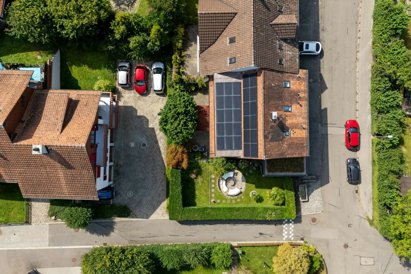 Casa unifamiliare con due appartamenti, ristrutturata nel 2020, con giardino idilliaco - vicino al centro del villaggio e alla scuola! - Foto 15 di 16
