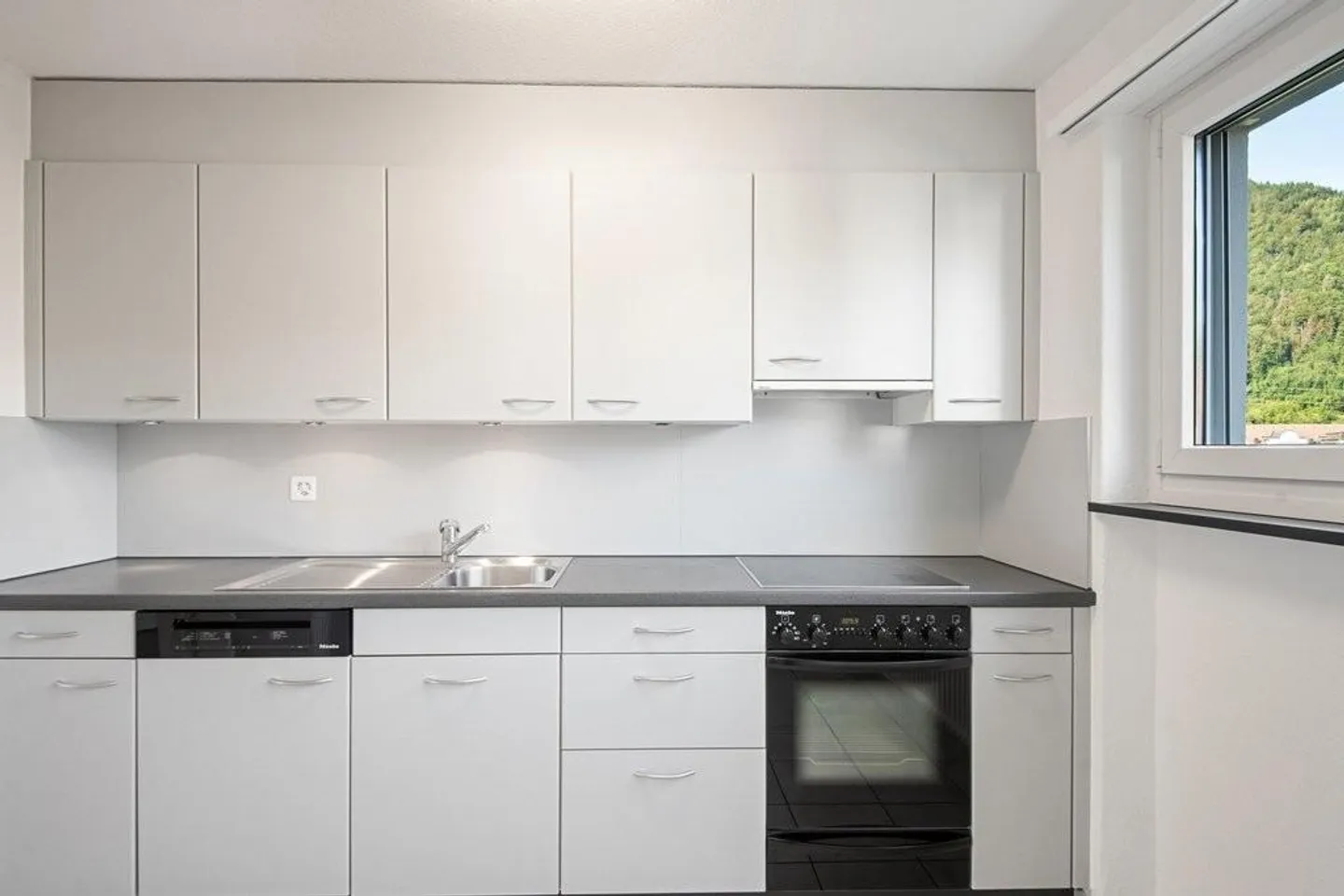 Charmante Wohnung mit Bergblick - Foto 2 von 10