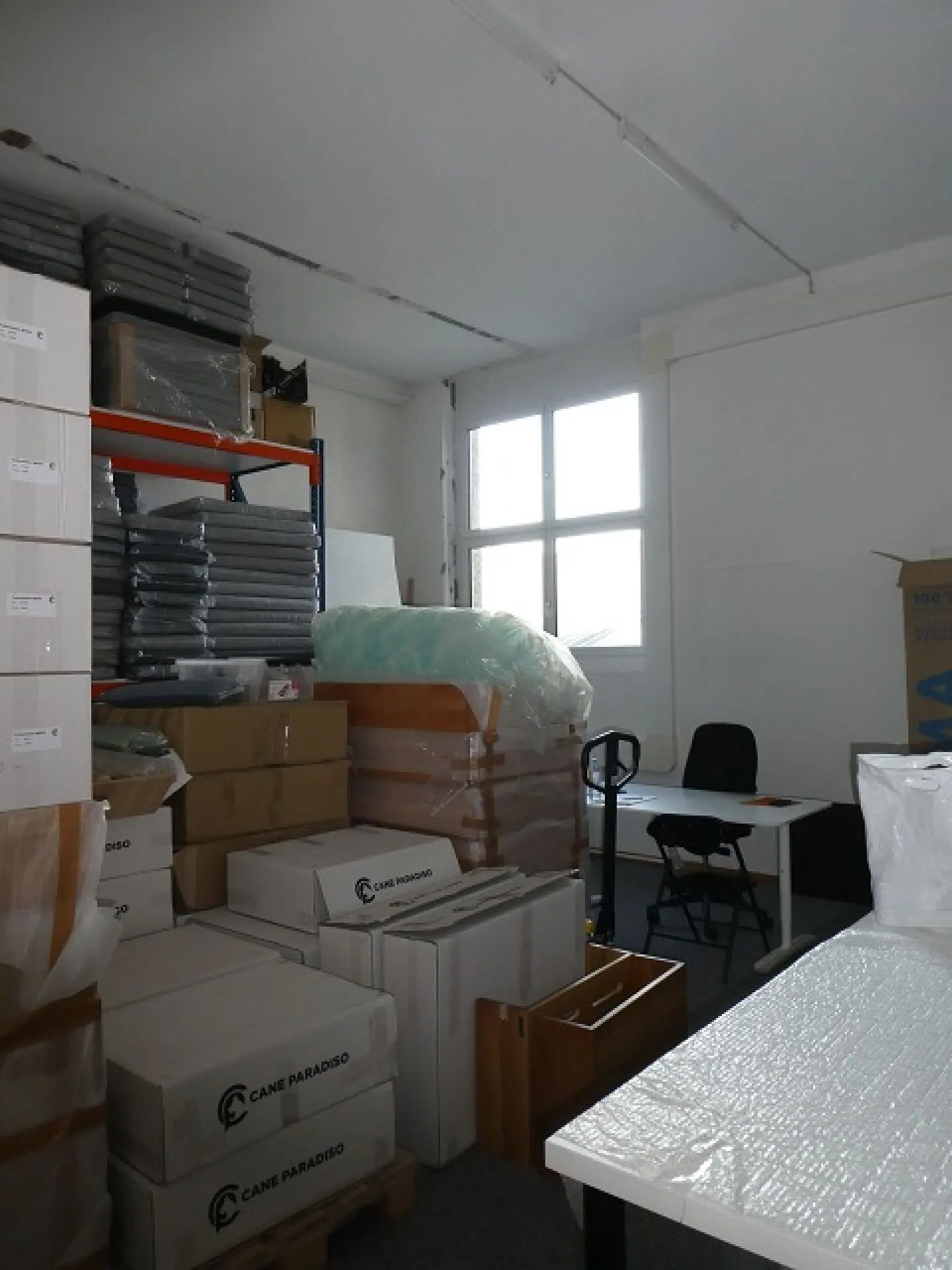 Chambre de 40 m2, 4m de haut, avec lumière du jour et monte-charge - Photo 2 sur 2