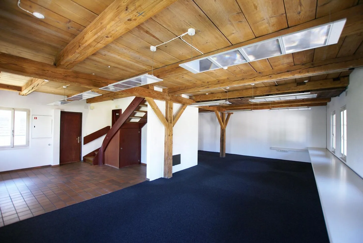 Espaces commerciaux attrayants dans un bâtiment historique - Photo 3 sur 8