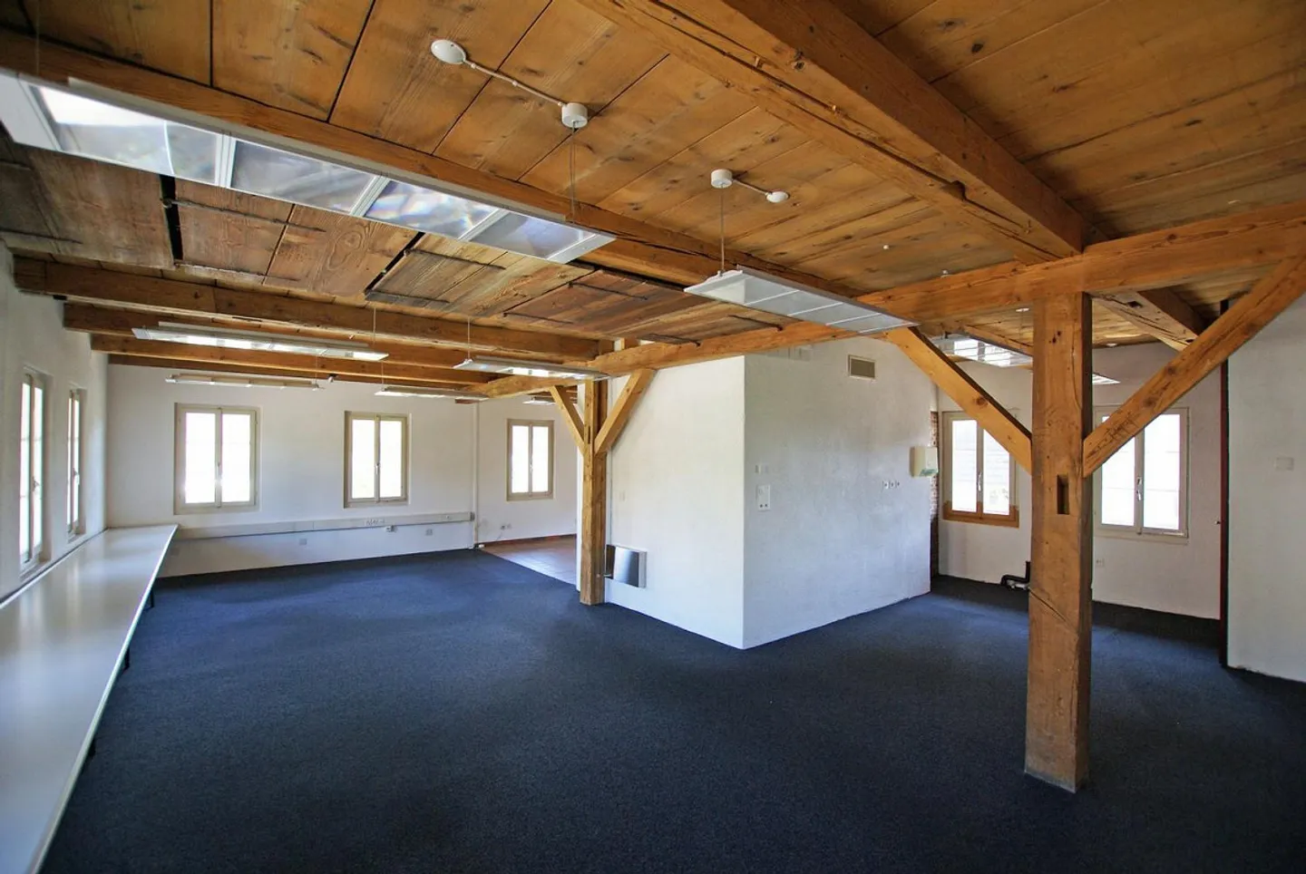 Espaces commerciaux attrayants dans un bâtiment historique - Photo 4 sur 8