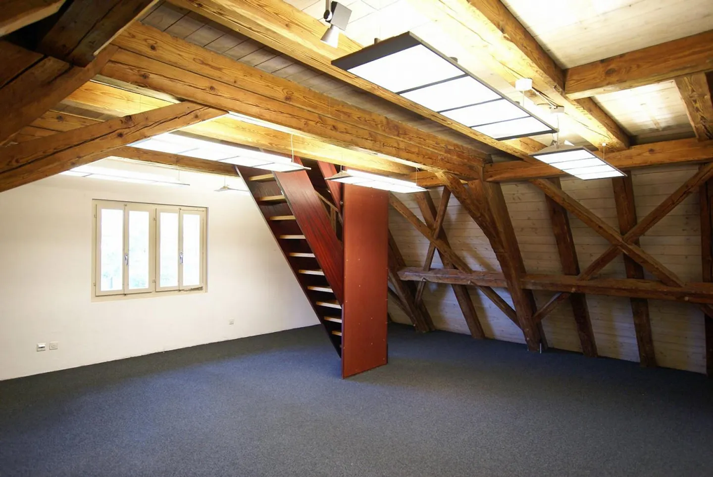 Espaces commerciaux attrayants dans un bâtiment historique - Photo 6 sur 8