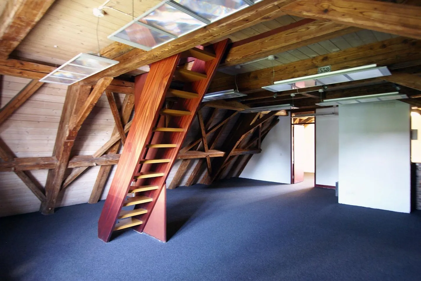 Espaces commerciaux attrayants dans un bâtiment historique - Photo 7 sur 8