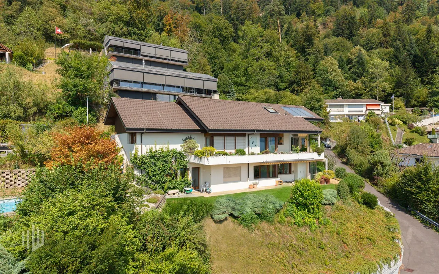 ImmoWyss - Casa unifamiliare sopra il lago di Thun con vista libera - Foto 1 di 10