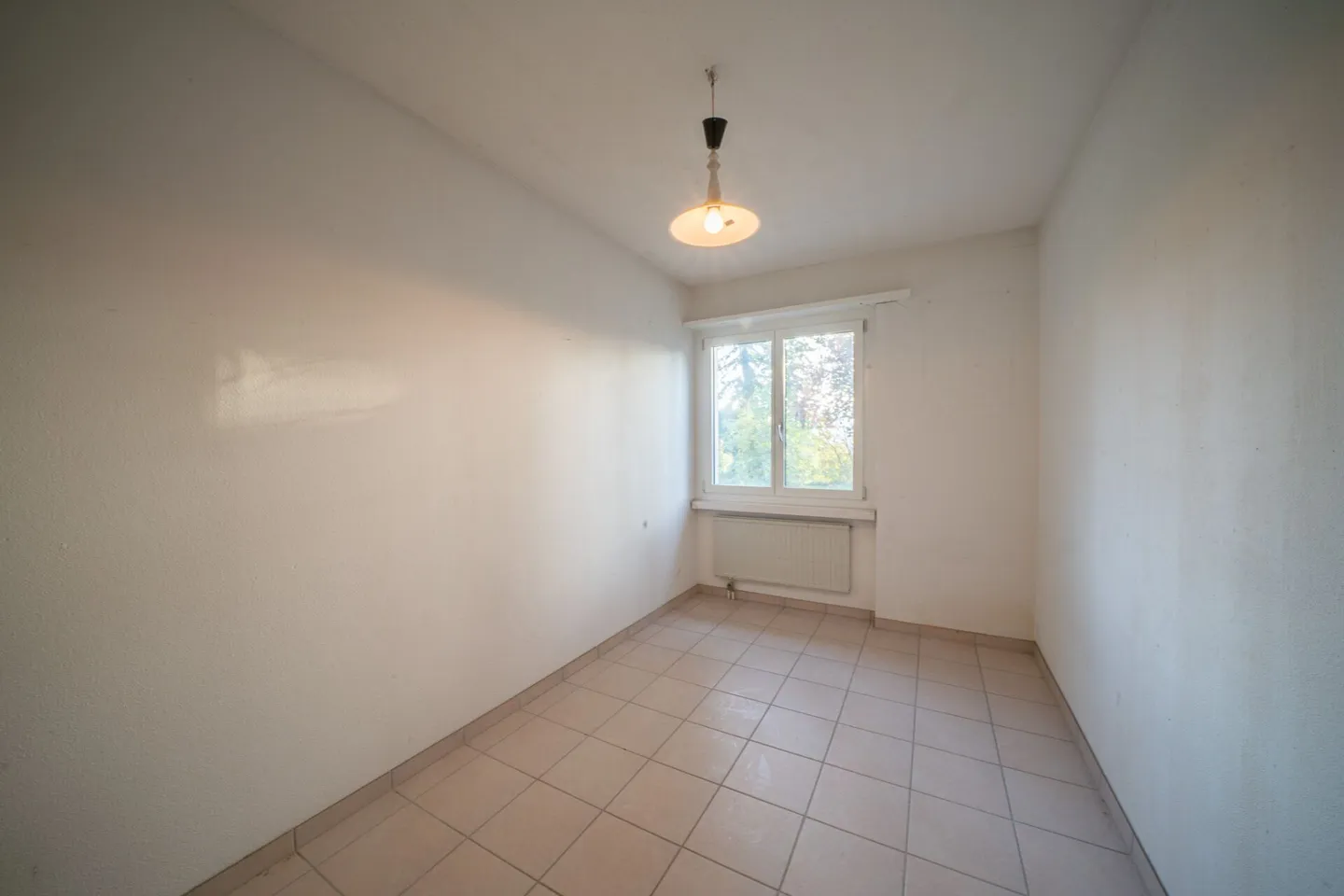 7.5 Zimmer-Einfamilienhaus mit 700 m2 Land am Fusse des Frickbergs - Foto 11 von 13