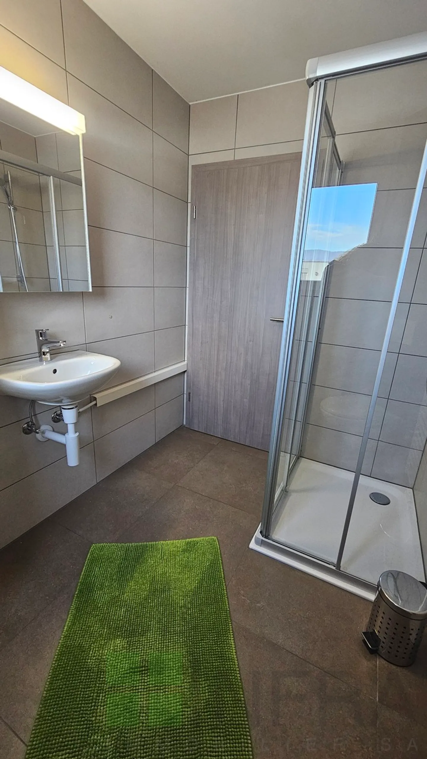 Living at the Top: 140 m² Penthouse with 128 m² Terrace - Photo 6 of 9