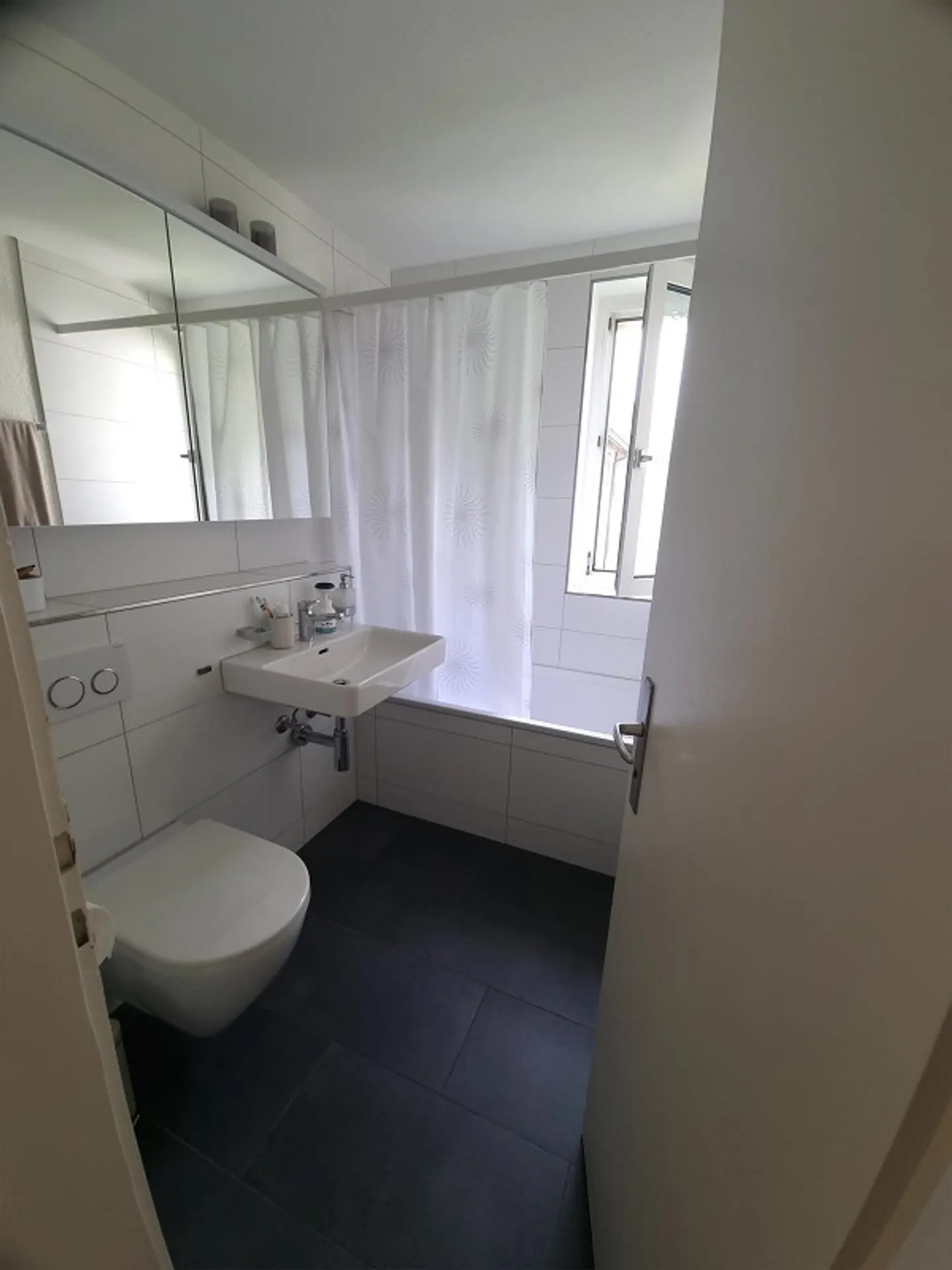 4 Room Apartment - Photo 3 of 7