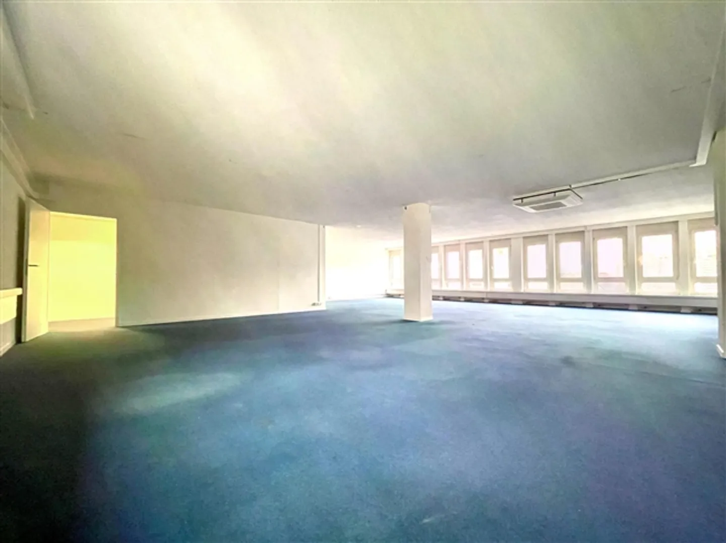 «212 m² Bürofläche mit Fensterfront in Aarau mieten» - Foto 4 von 11