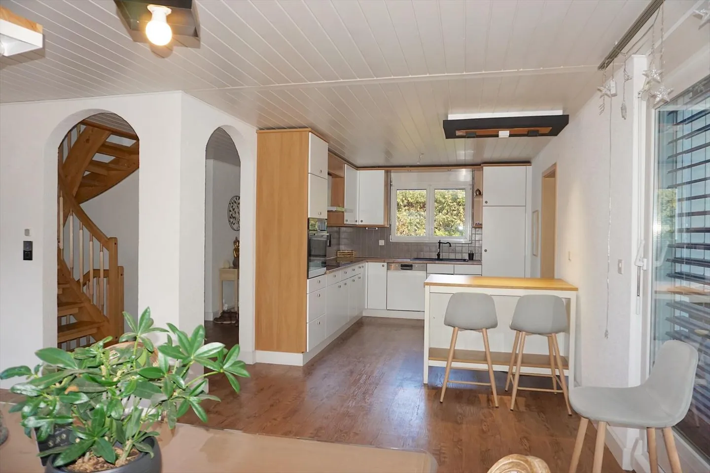 6-room house - Photo 5 of 13