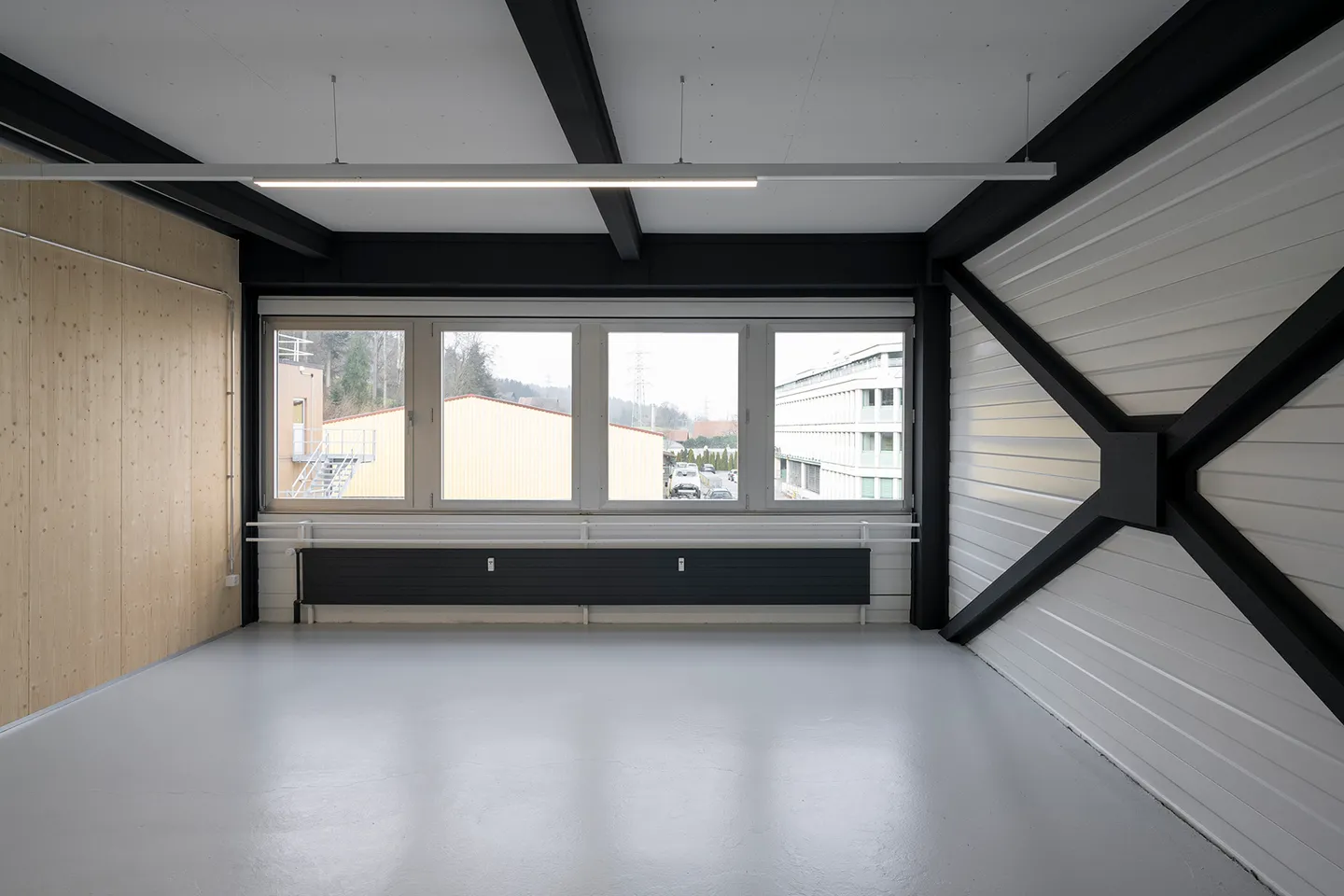 NOUVEAU - espace de stockage spacieux avec beaucoup de lumière naturelle - Photo 2 sur 4