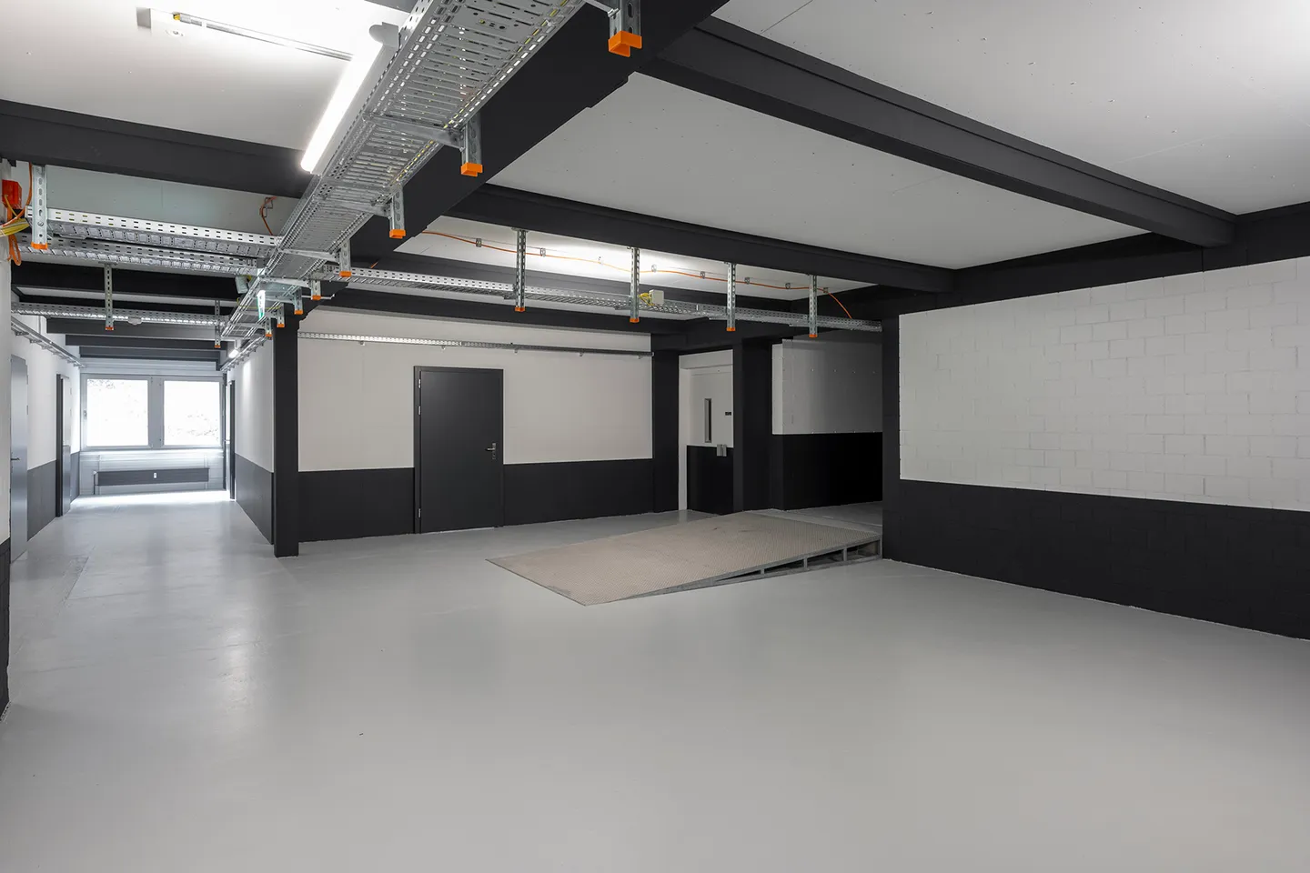 NOUVEAU - espace de stockage spacieux avec beaucoup de lumière naturelle - Photo 3 sur 4