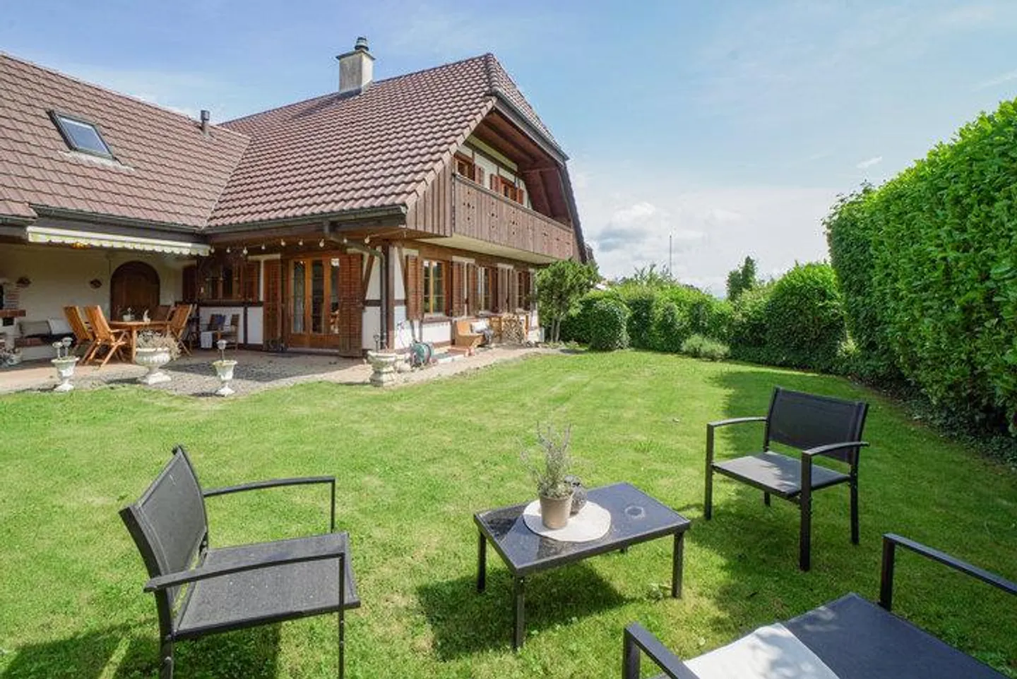 VILLA DE CAMPAGNE ATTRACTIVE DE 8,5 PIÈCES - Photo 1 sur 8