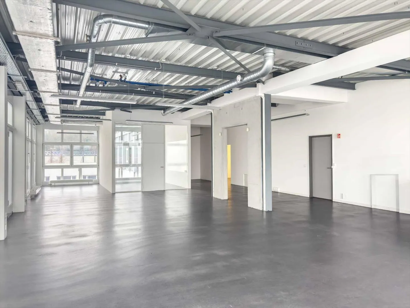 Bureau lumineux de 174m² à Carouge - Photo 1 sur 9