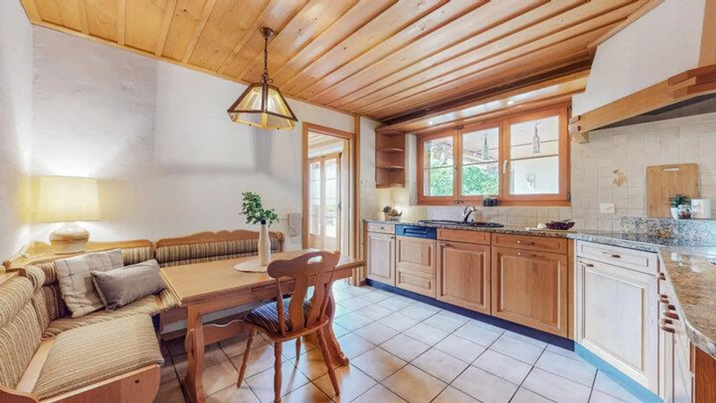 VILLA DE CAMPAGNE ATTRACTIVE DE 8,5 PIÈCES - Photo 4 sur 8