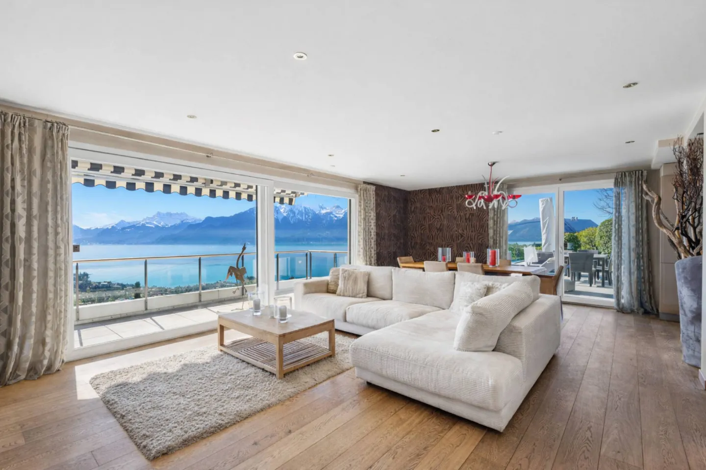 Duplex con carattere di villa e vista mozzafiato sul lago - Foto 2 di 13