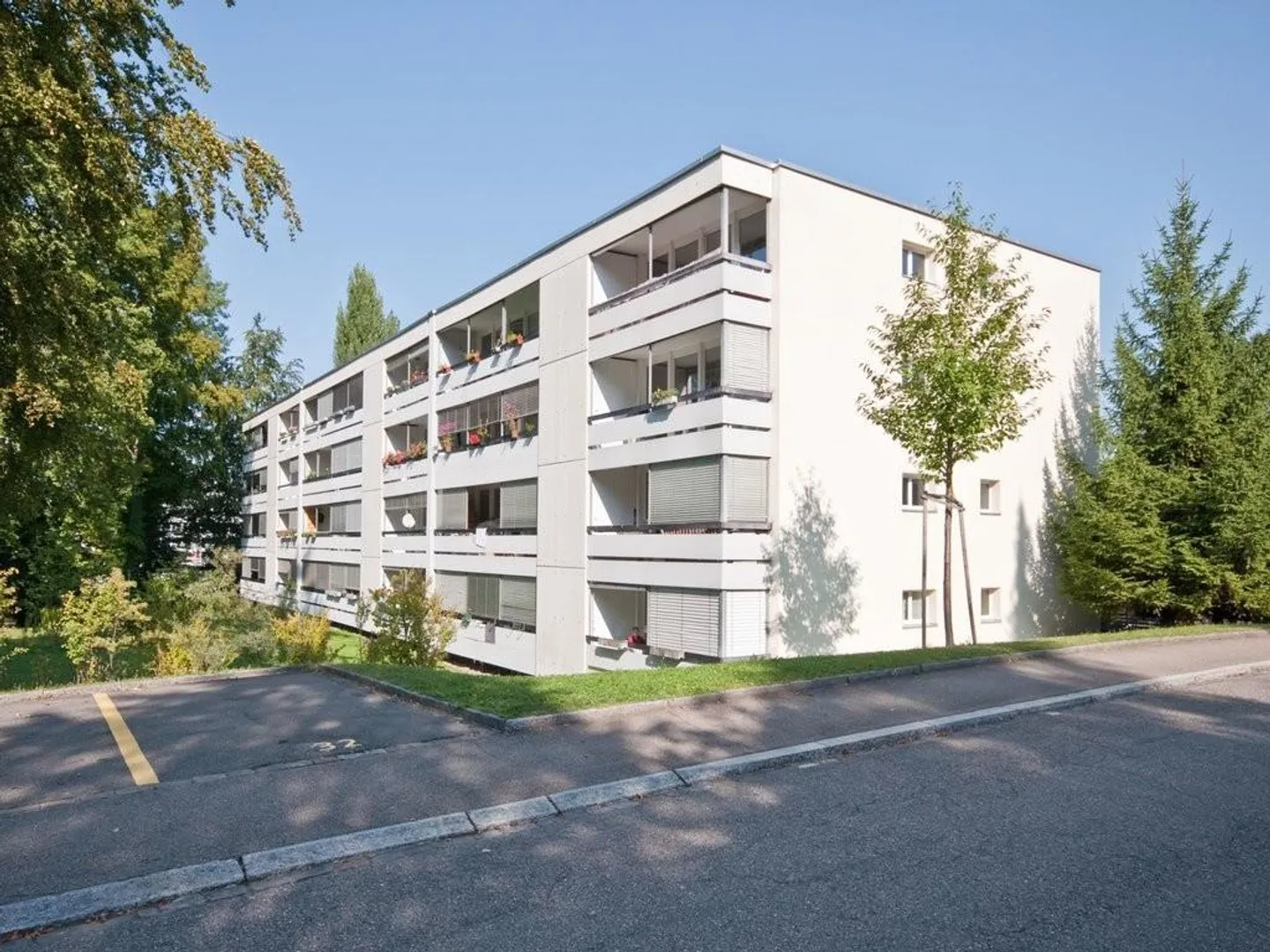 RENT WITHOUT DEPOSIT - Bright Apartment on the Outskirts - Photo 1 of 5