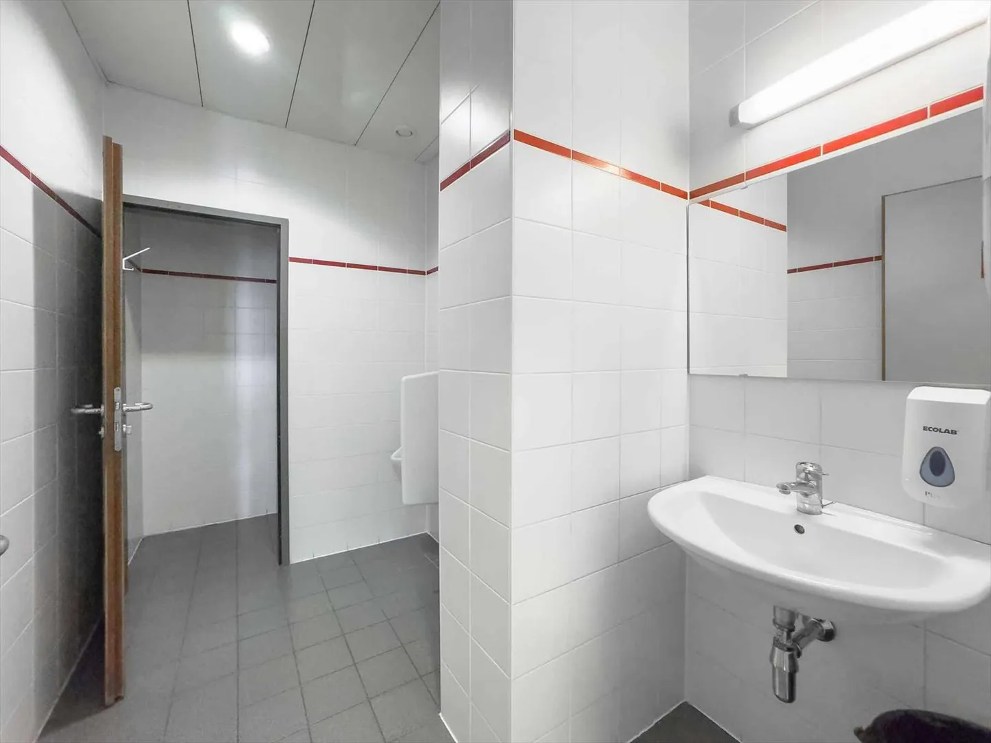 Bureau lumineux de 174m² à Carouge - Photo 8 sur 9