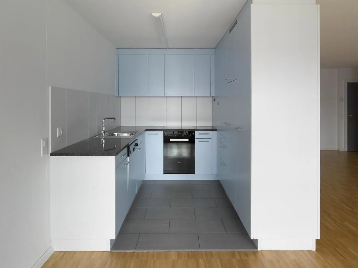 RENT WITHOUT DEPOSIT - Bright Apartment on the Outskirts - Photo 2 of 5