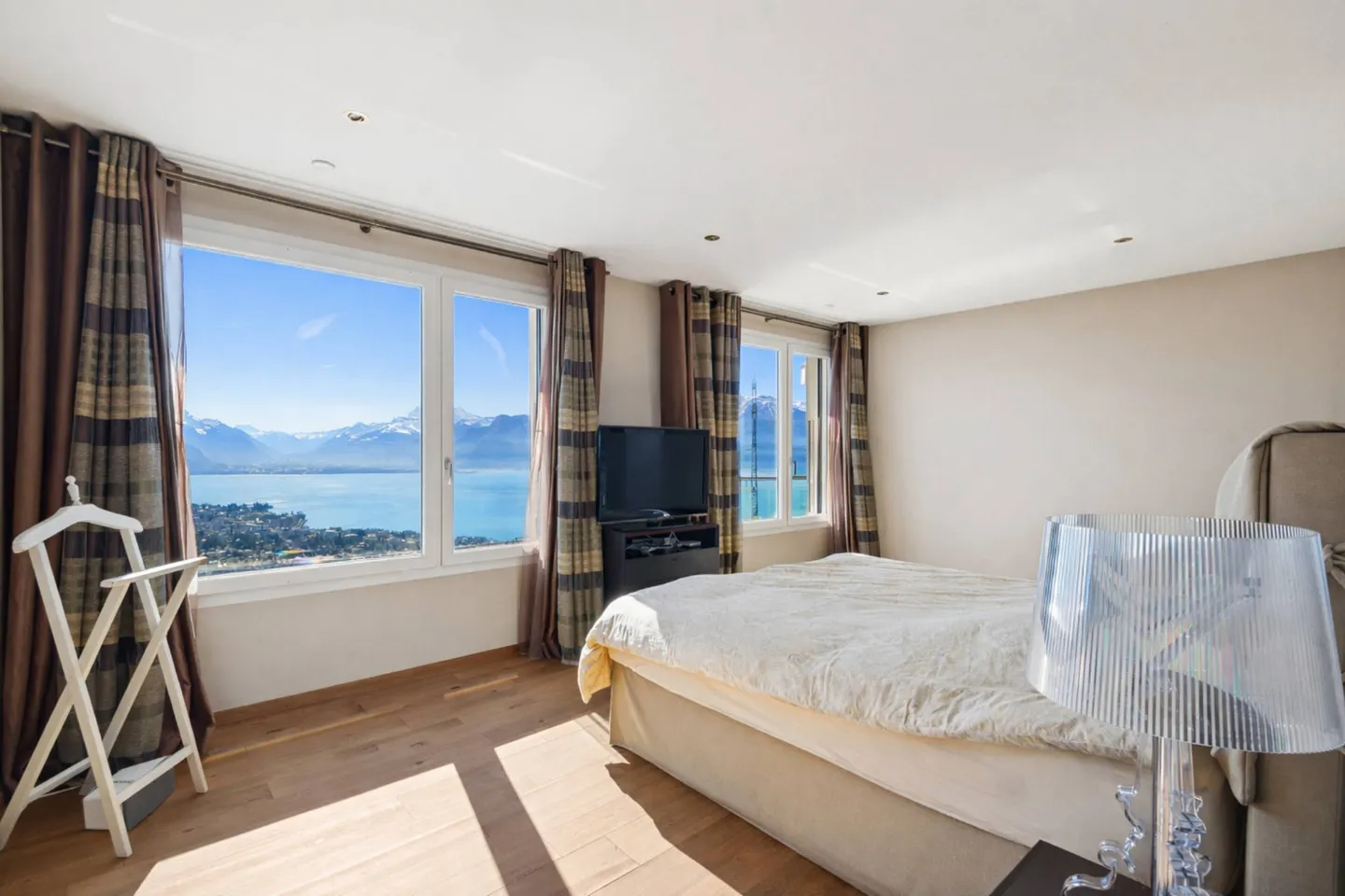 Duplex con carattere di villa e vista mozzafiato sul lago - Foto 10 di 13