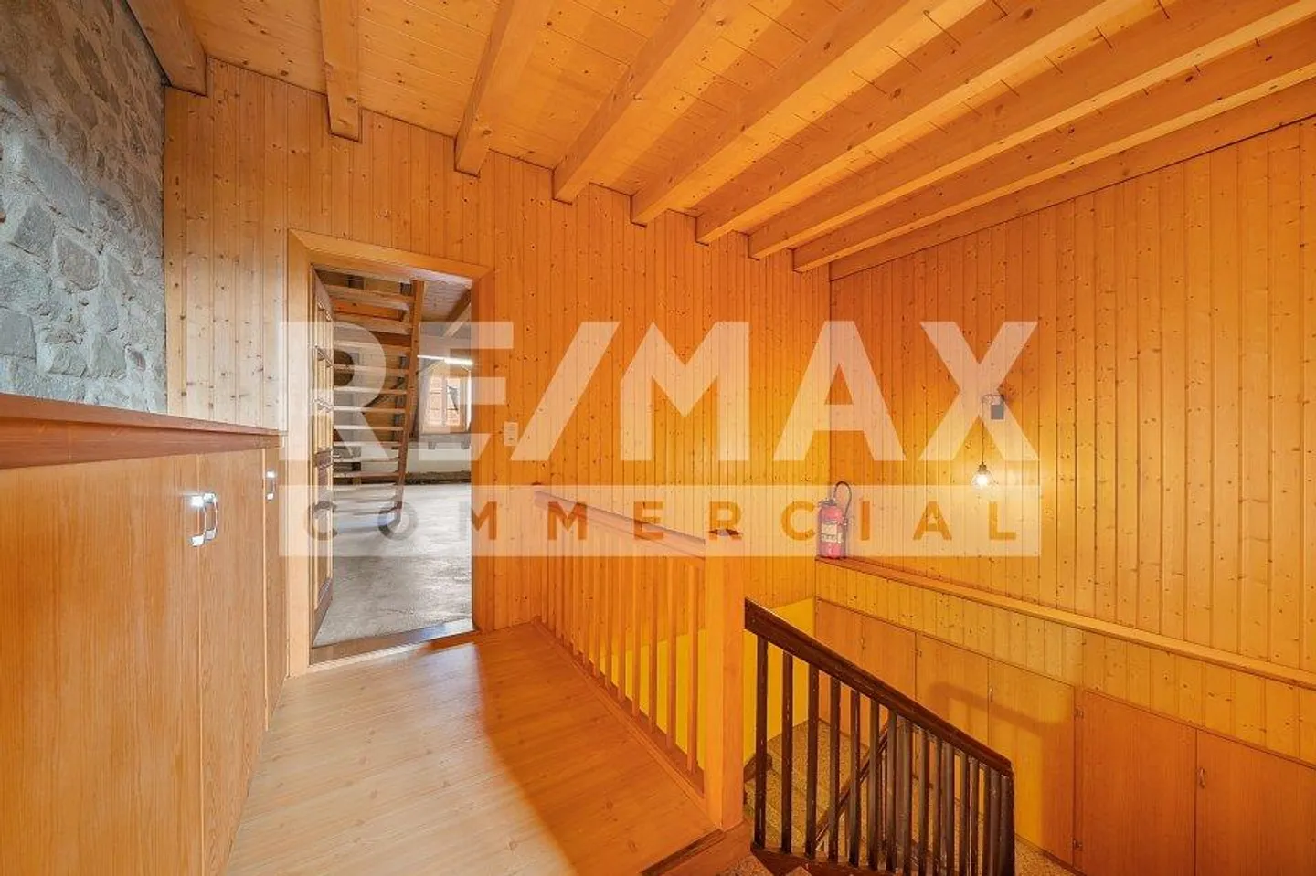 In the center of Romont: beautiful town house with commercial space and offices - Photo 11 of 13