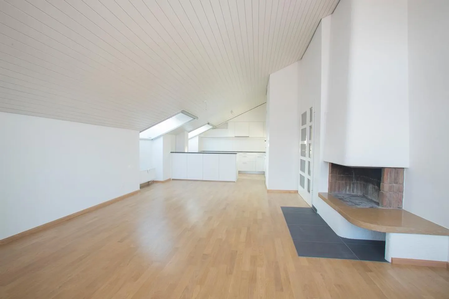 Appartement sous les combles spacieux de 3,5 pièces à Münchenstein - Photo 1 sur 8