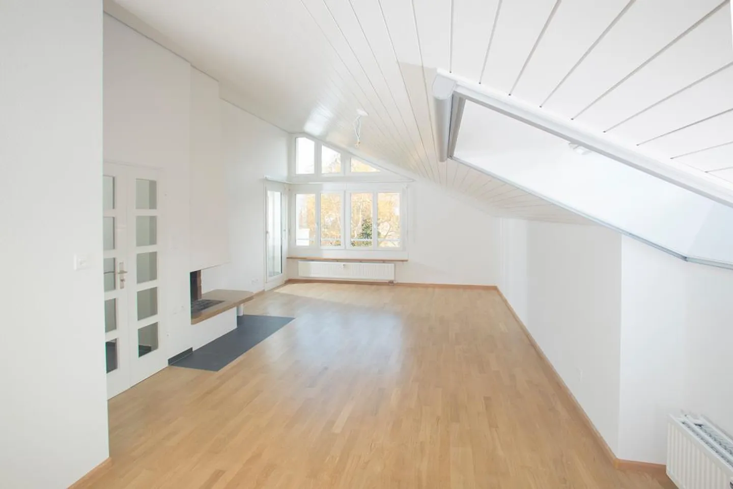 Appartement sous les combles spacieux de 3,5 pièces à Münchenstein - Photo 2 sur 8