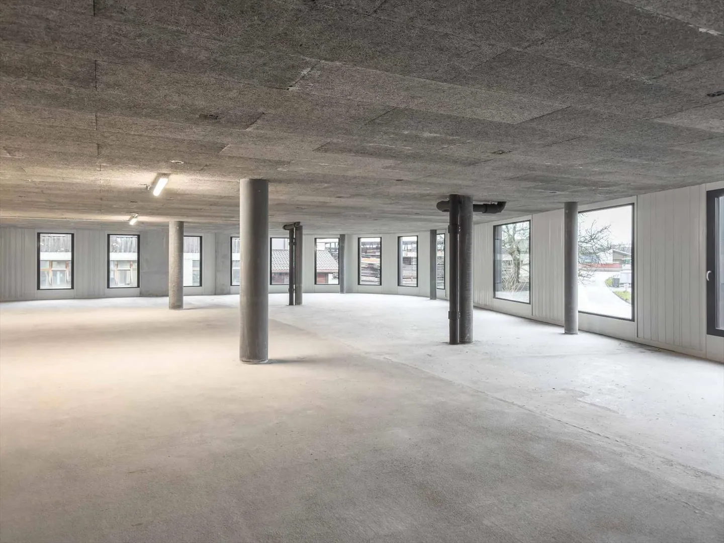 Werkstatt / Showroom / Vielseitige Fläche – 750 m² teilbar – Meyrin, Industriezone - Foto 1 von 9