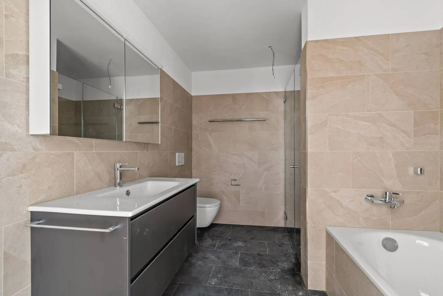 Première location - Appartements neufs exclusifs de 3,5 pièces dans le beau Tuggen SZ - Photo 10 sur 13