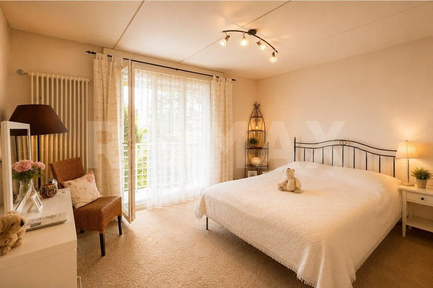 Charming single-family house with well-kept garden and high living quality - Photo 5 of 11