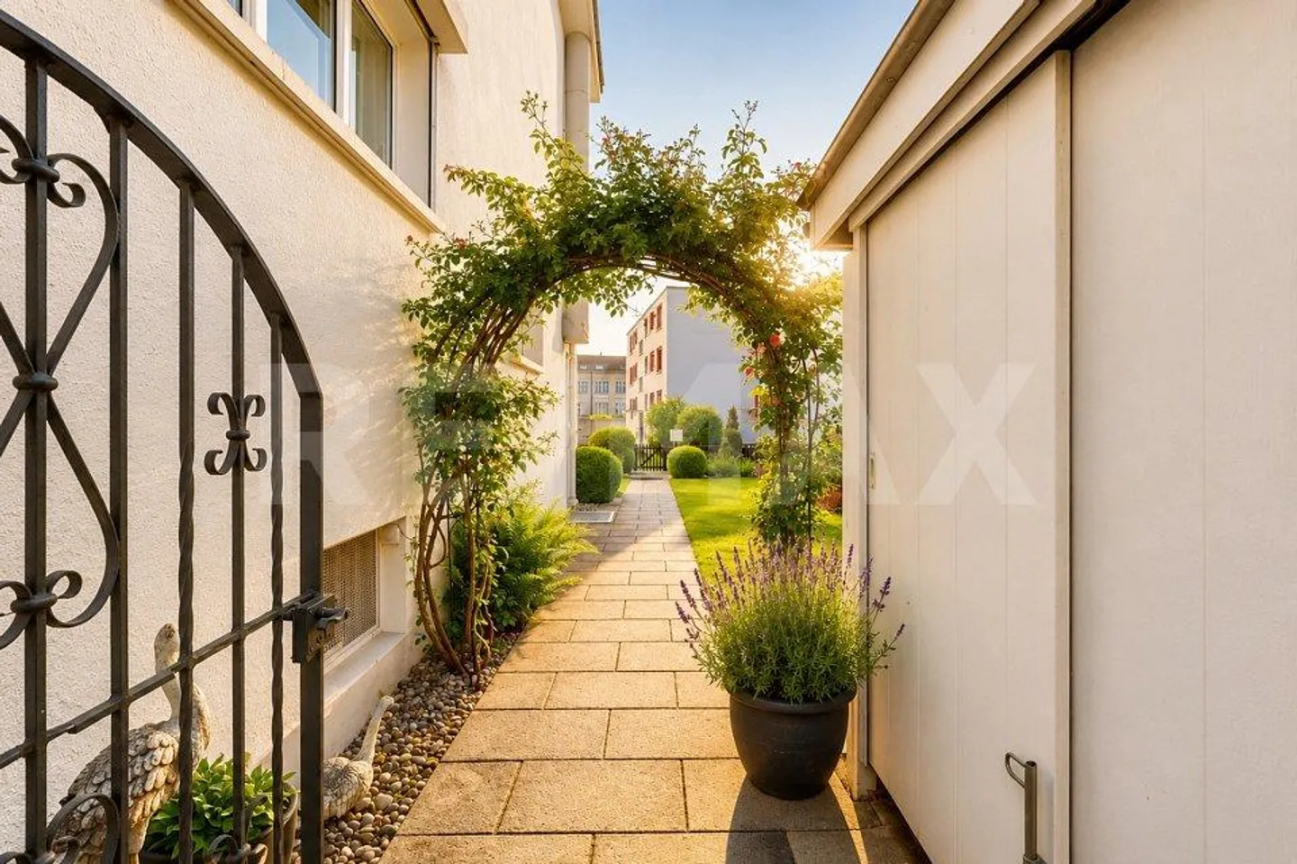 Charming single-family house with well-kept garden and high living quality - Photo 10 of 11