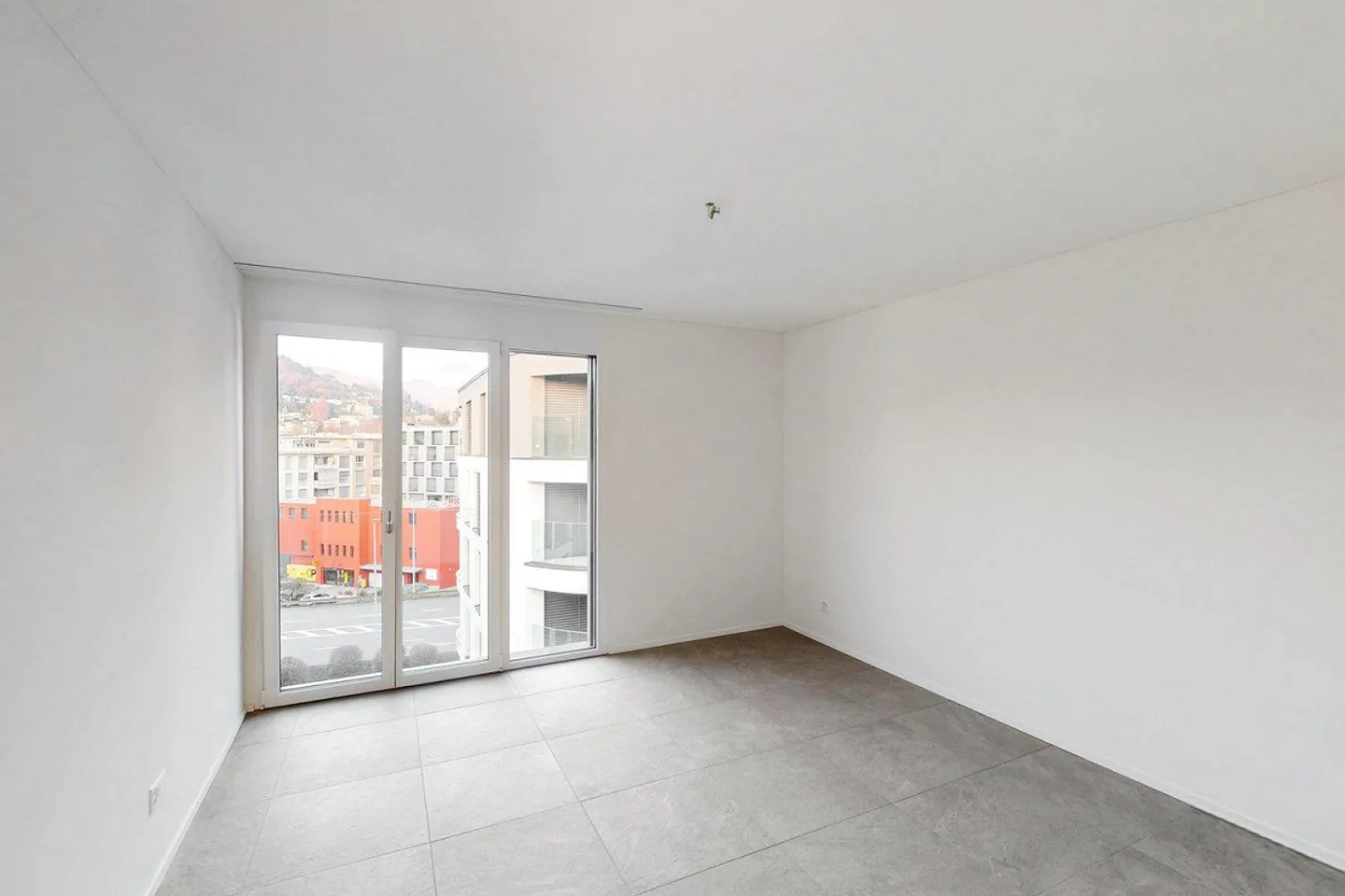 Morella Massagno - 2.5 pièces dans une zone stratégique - Photo 9 sur 12