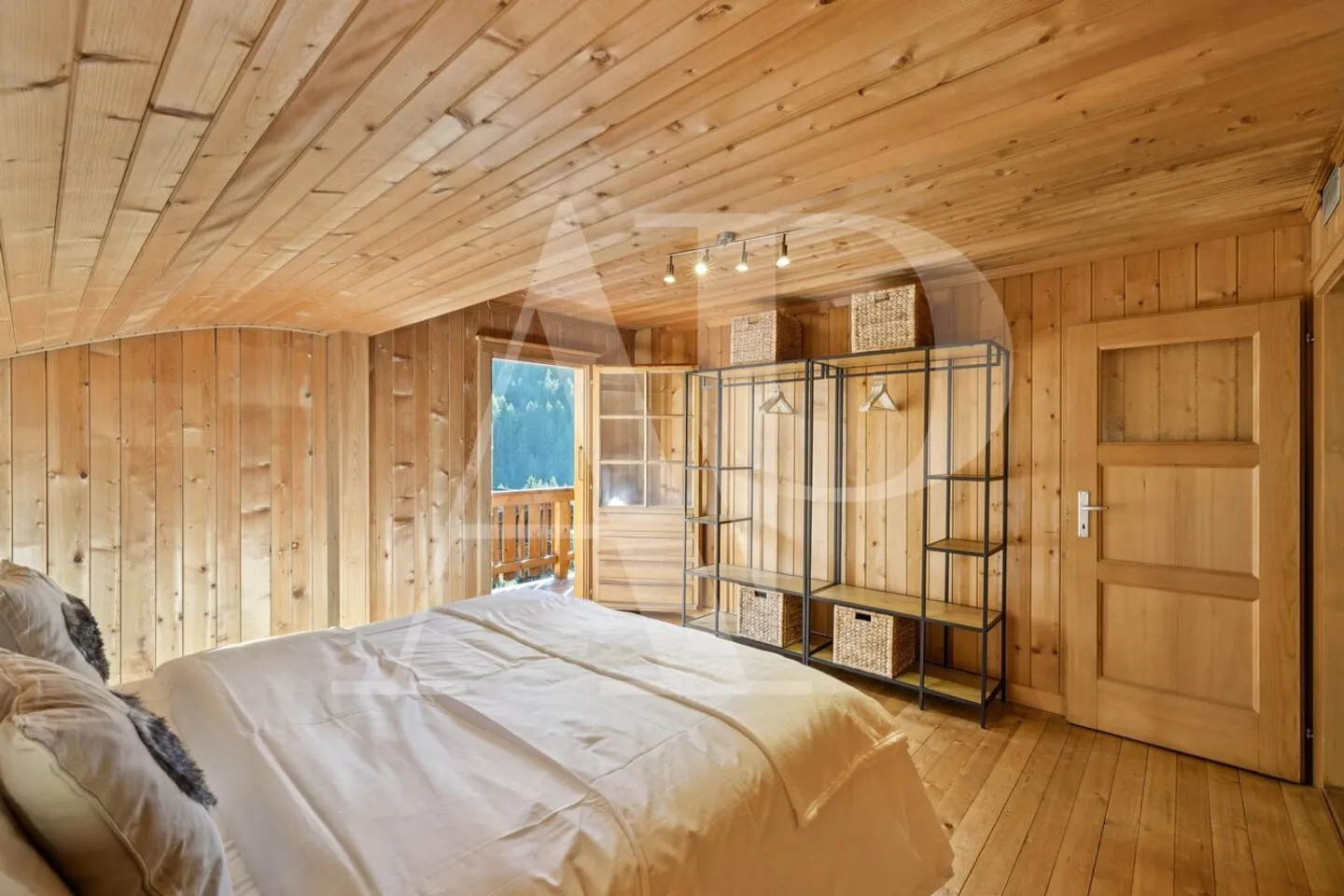 Enjoy a magical winter in this authentic chalet - Photo 12 of 31