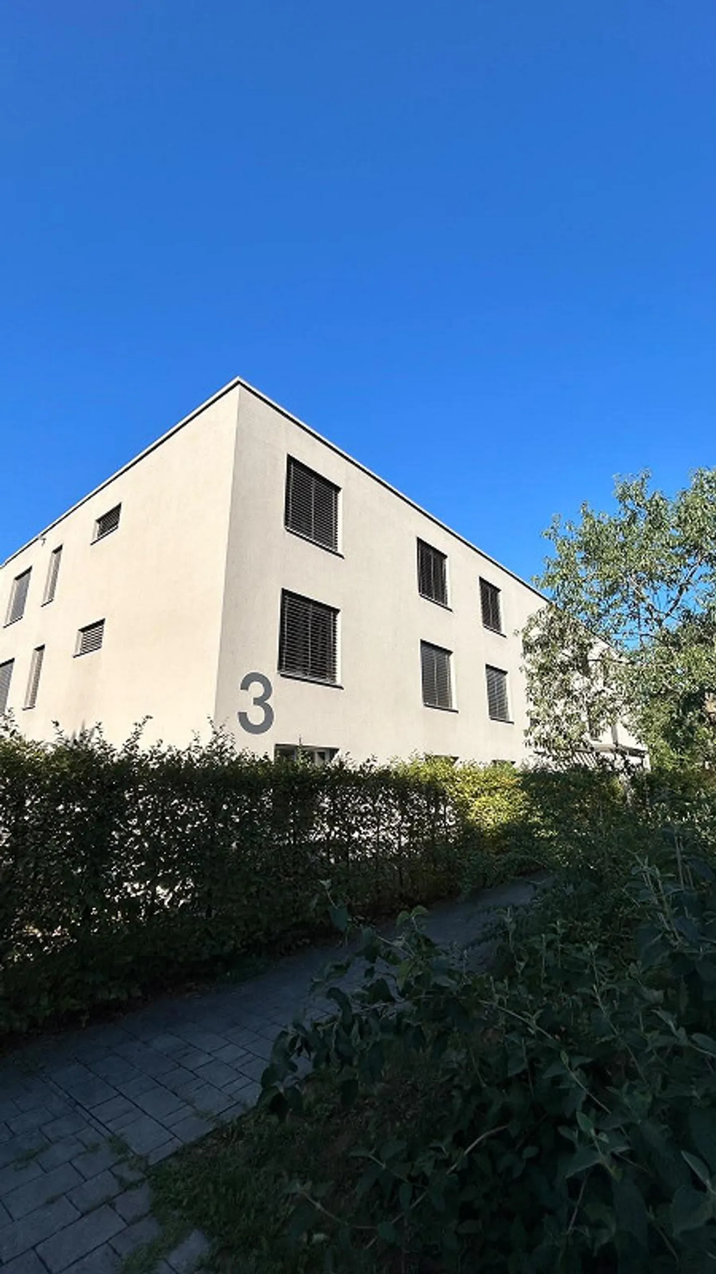 Bright 2.5-room apartment with sunny balcony - Photo 1 of 7