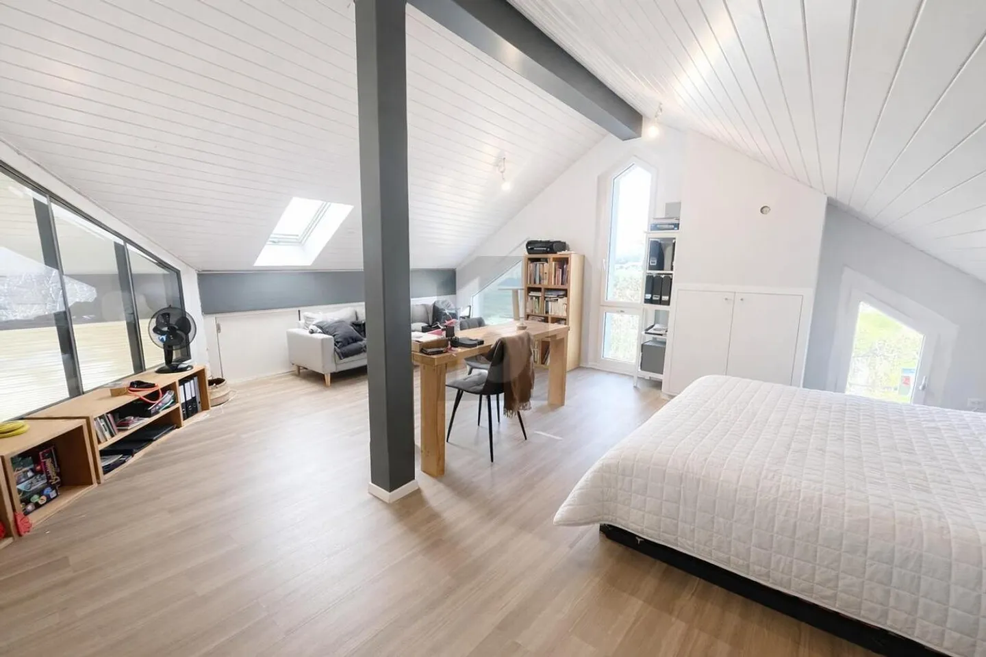 Spacious Duplex with Balcony - Photo 4 of 6