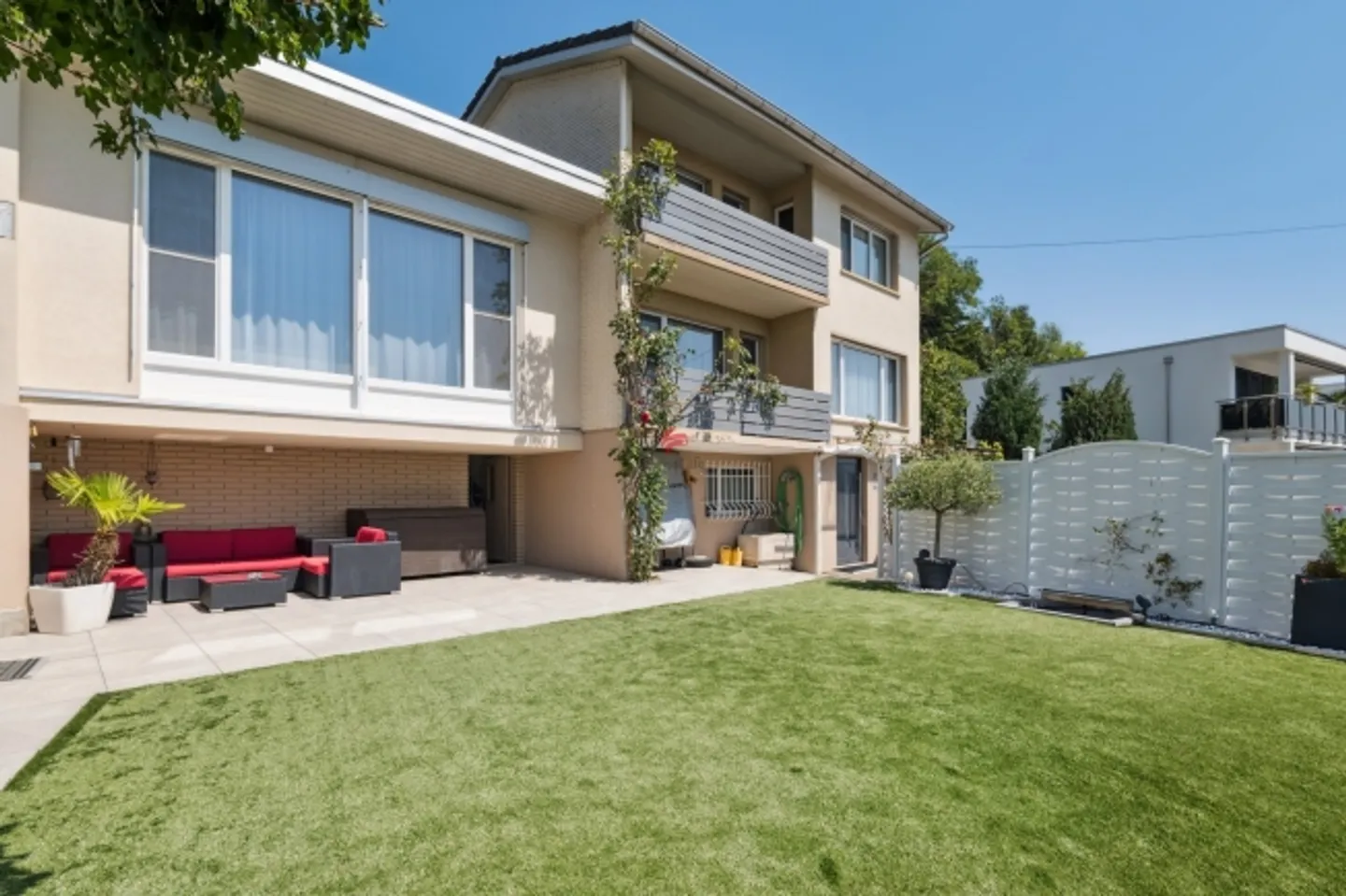 Your oasis of well-being with pool and large garden is waiting for you! - Photo 5 of 20