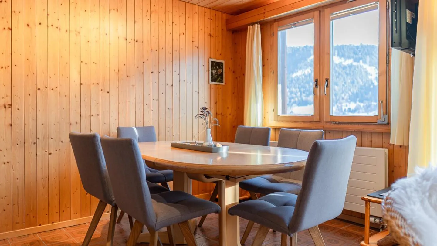 Appartement charmant dans un emplacement calme avec une vue magnifique à Lax - Photo 3 sur 8