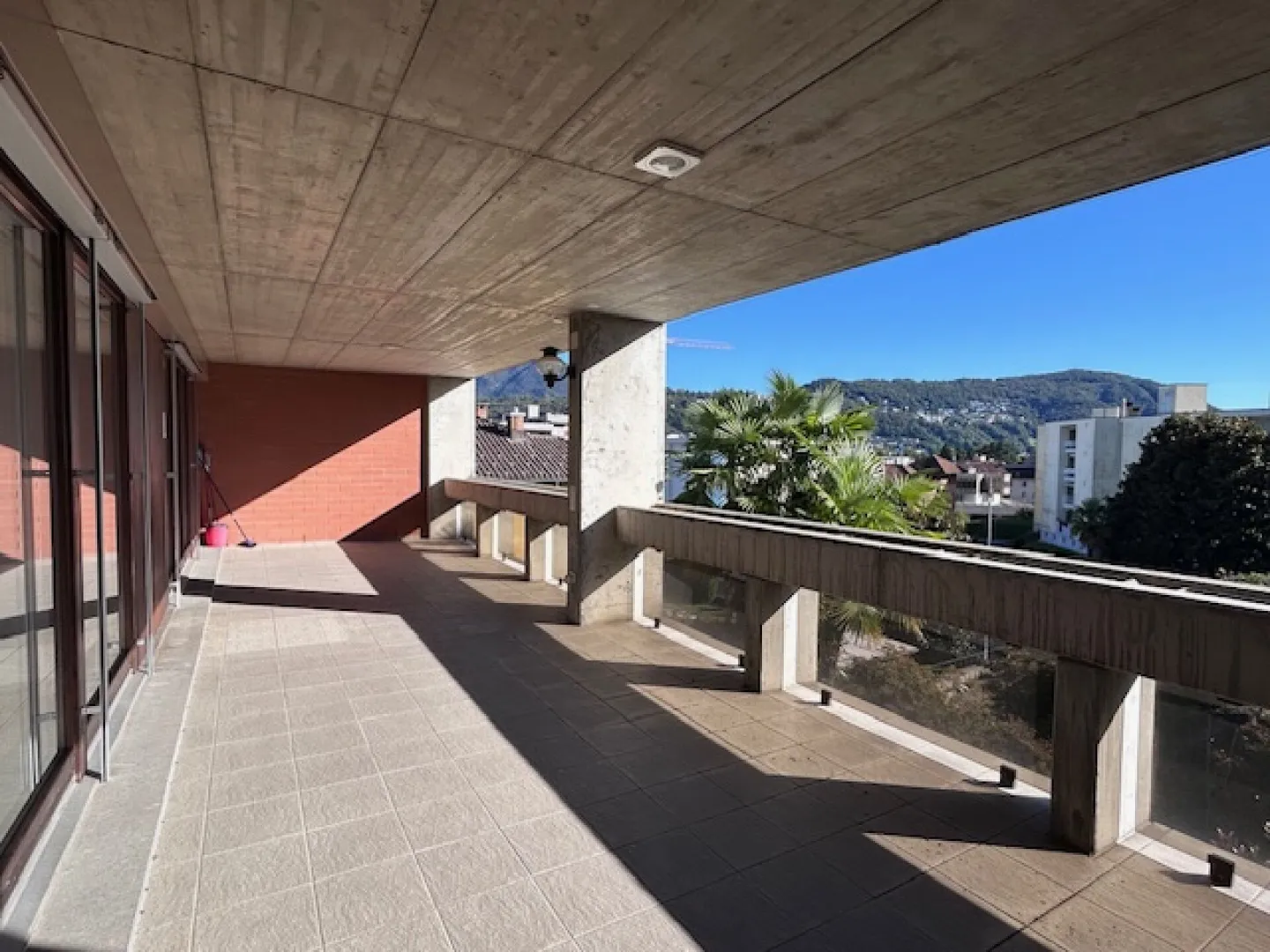 ELEGANT 4.5-ROOM APARTMENT with COVERED TERRACE 40sqm - Photo 1 of 16