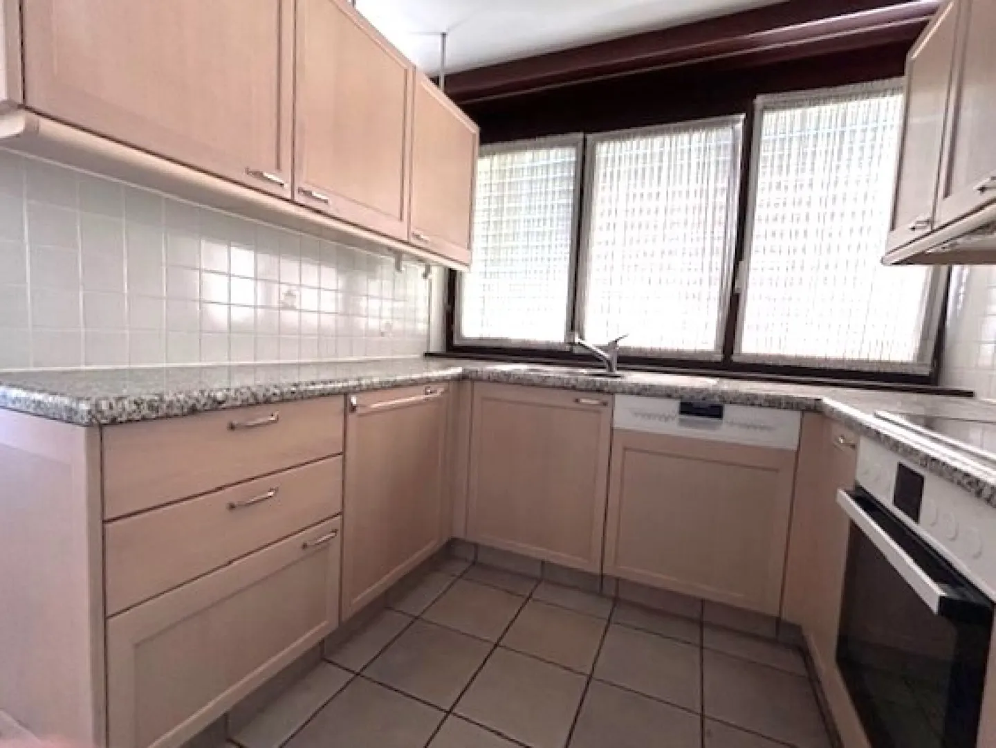 ELEGANT 4.5-ROOM APARTMENT with COVERED TERRACE 40sqm - Photo 5 of 16